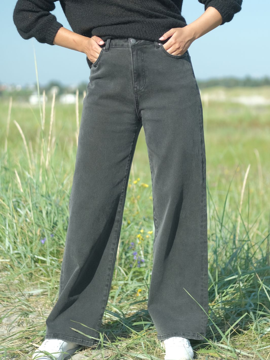〈 NUTH 〉 Reverse Paneled Wide-Leg Denim NUTH 〉 Reverse Paneled Wide-Leg Denim Reversed Style Wide